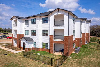 Burnett Trail Apartments in Canton, TX - Building Photo - Building Photo