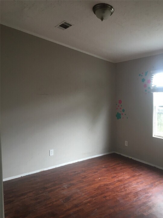 11918 Kingslake Forest Dr in Houston, TX - Building Photo