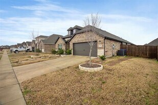 525 Redbud Dr in Royse City, TX - Building Photo