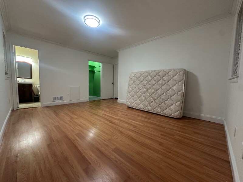 8xxx Barrett Rd in Fort Washington, MD - Foto de edificio