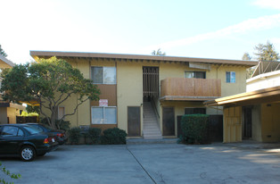 919 Ravenscourt Avenue Apartments