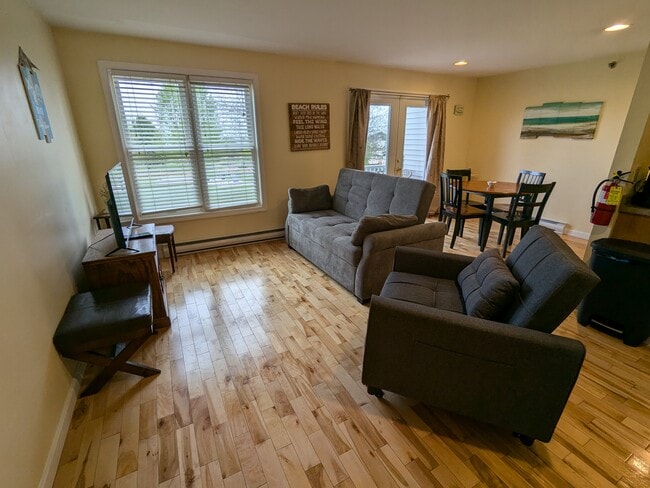 5 Sunset Dr, Unit 3 in Old Orchard Beach, ME - Building Photo - Building Photo