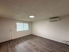 1075 56th Pl in Springfield, OR - Building Photo - Building Photo