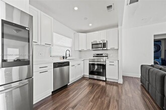 919 NW 66th St in Miami, FL - Building Photo - Building Photo