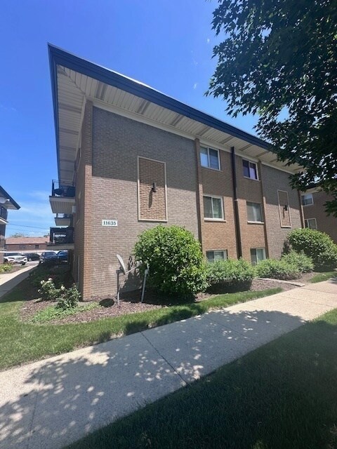 11635 S Pulaski Rd in Alsip, IL - Building Photo