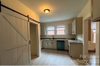 520 Grandin Rd in Charlotte, NC - Building Photo - Building Photo