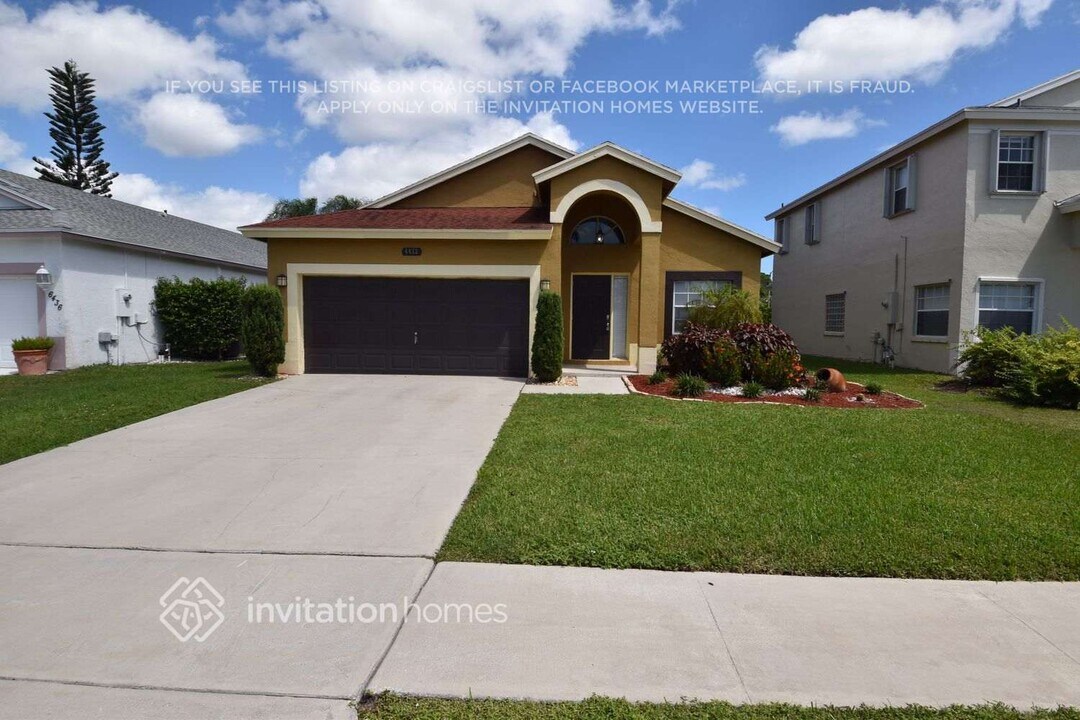 6432 Lansdowne Cir in Boynton Beach, FL - Building Photo
