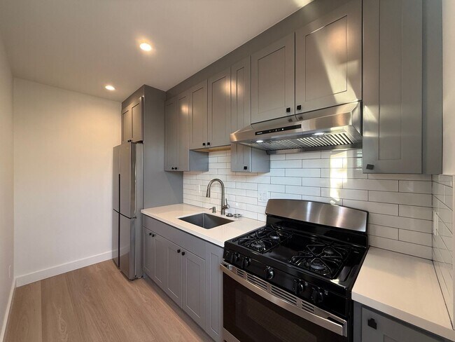 94 Clearview Dr-Unit -Cottage 1 in Daly City, CA - Building Photo - Building Photo