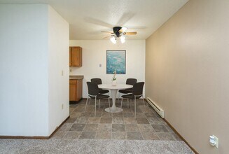 Maplewood Bend in Fargo, ND - Foto de edificio - Building Photo