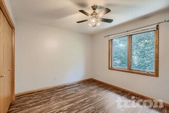 5077 Credit River Dr in Savage, MN - Building Photo - Building Photo