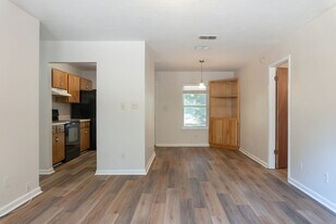 2295 Nannas Loop in Tallahassee, FL - Building Photo