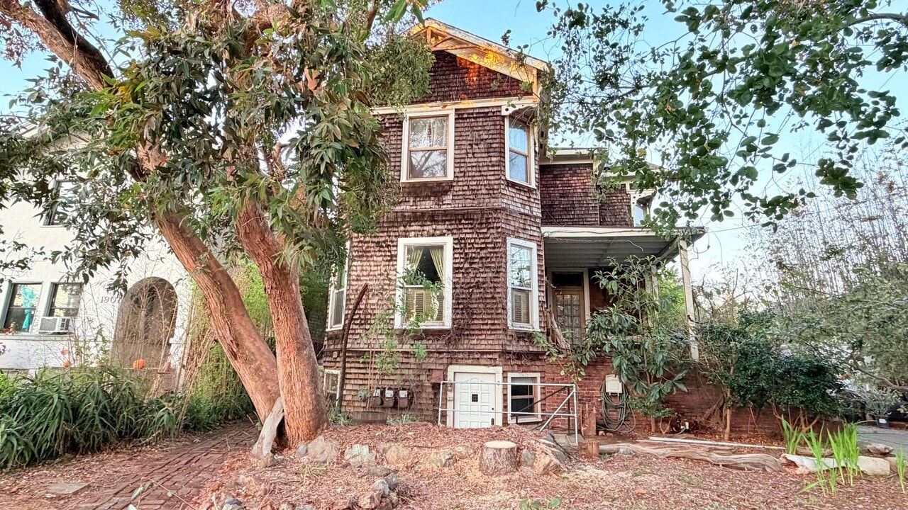 1911 Buena Vista Ave in Alameda, CA - Building Photo
