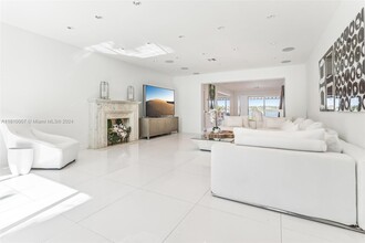 1231 Stillwater Dr in Miami Beach, FL - Building Photo - Building Photo