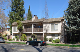 2811-2815 E St in Sacramento, CA - Foto de edificio - Building Photo