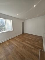 1309 Gerrard St E in Toronto, ON - Building Photo