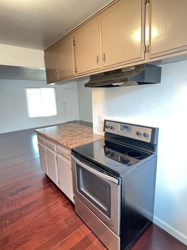 4130 Hathaway Ave-Unit -4 in Long Beach, CA - Building Photo - Building Photo