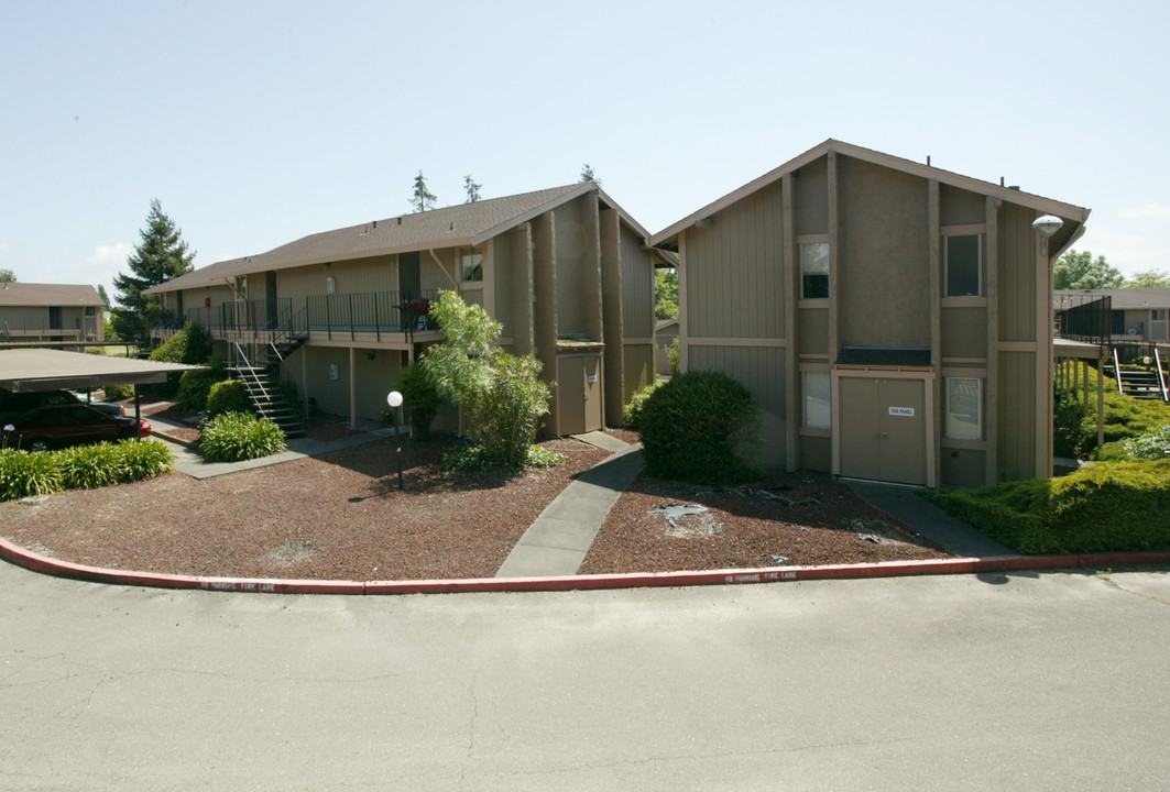 The Lenox in Rohnert Park, CA - Foto de edificio