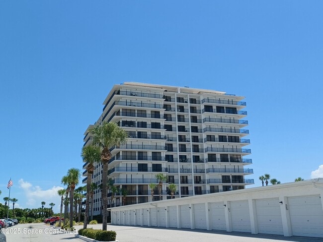 2100 N Atlantic Ave in Cocoa Beach, FL - Building Photo - Building Photo