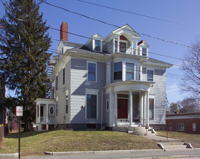 44 Summer St in Taunton, MA - Foto de edificio - Building Photo