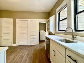 46 Quincy St in Medford, MA - Foto de edificio - Building Photo