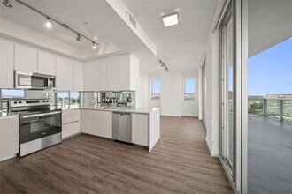 1500 Bay Rd in Miami Beach, FL - Building Photo - Building Photo