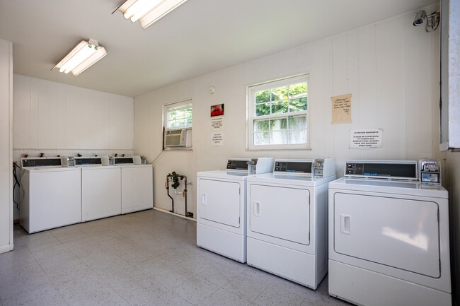 East Court Apartments in Rogersville, TN - Foto de edificio - Interior Photo