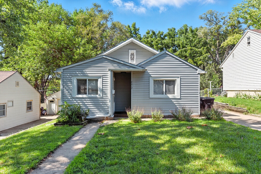 6612 Charles St in Omaha, NE - Foto de edificio