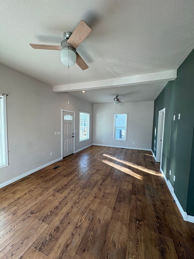 408 5th Ave NW in Minot, ND - Building Photo - Building Photo