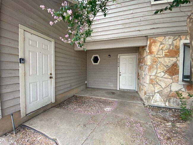 8704 Schick Rd in Austin, TX - Building Photo - Building Photo