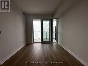 430-4430 Square One Dr in Mississauga, ON - Building Photo - Building Photo
