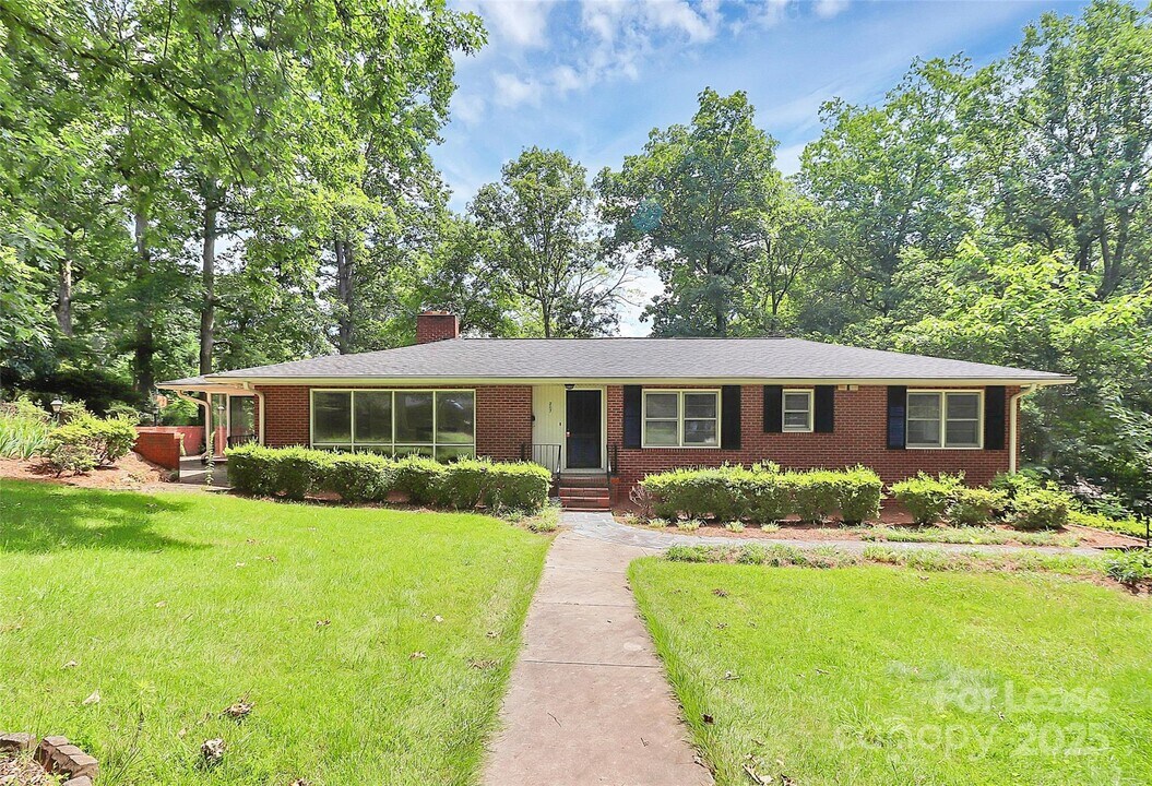207 Oak Dr in Belmont, NC - Building Photo