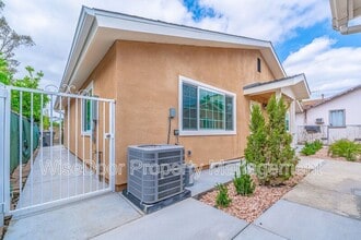 609 W 4th Ave in La Habra, CA - Foto de edificio - Building Photo