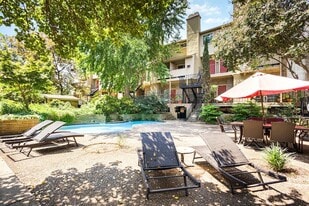 5740 Martel Ave, Unit B3 in Dallas, TX - Building Photo