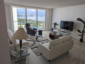5440 N Ocean Dr, Unit 705 in Riviera Beach, FL - Foto de edificio - Building Photo