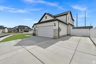 2513 N Fall Breeze Wy in Lehi, UT - Building Photo - Building Photo