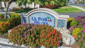 5736 PUERTA DEL SOL Blvd in St. Petersburg, FL - Building Photo