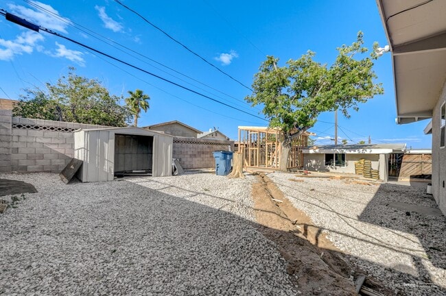 5326 Evergreen Ave in Las Vegas, NV - Building Photo - Building Photo