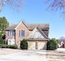 1135 Laurel Cove Dr in Snellville, GA - Building Photo