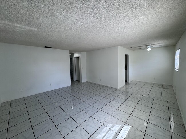 226 NW 7th Ave in Dania Beach, FL - Foto de edificio - Building Photo