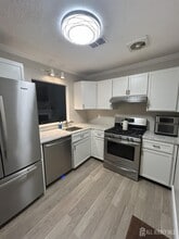 715 Sunshine Ct in Sayreville, NJ - Building Photo - Building Photo