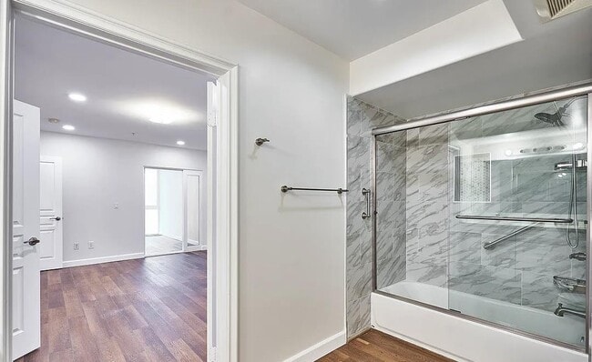 1036 S Serrano Ave in Los Angeles, CA - Building Photo - Building Photo