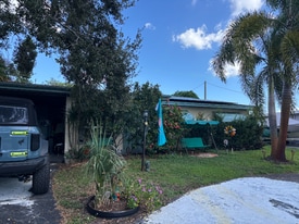 6423 34th Terrace N in St. Petersburg, FL - Building Photo