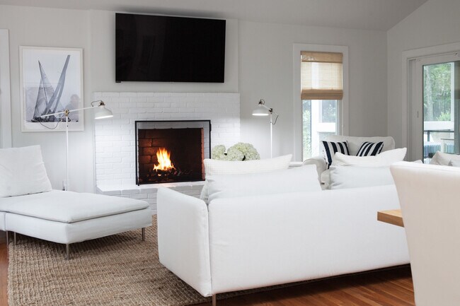 20 Renees Way in East Hampton, NY - Building Photo - Building Photo