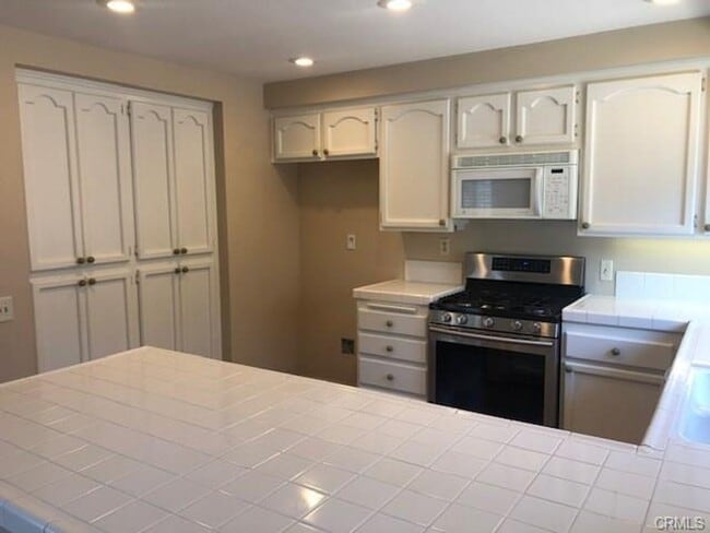 13418 Via Don Benito in Tustin, CA - Building Photo - Building Photo