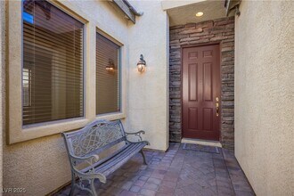 8133 Chestnut Hollow Ave in Las Vegas, NV - Building Photo - Building Photo