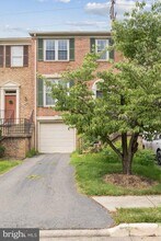 4262 Fox Lake Dr in Fairfax, VA - Building Photo - Building Photo