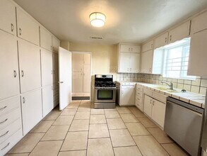 11986 E Harvey Pettit Rd in Le Grand, CA - Building Photo - Building Photo