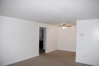 80 Walnut St, Unit 303 in Canton, MA - Building Photo - Building Photo