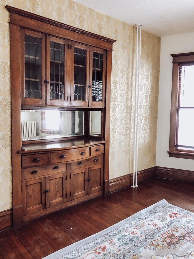 1882 Loras Blvd in Dubuque, IA - Building Photo - Building Photo