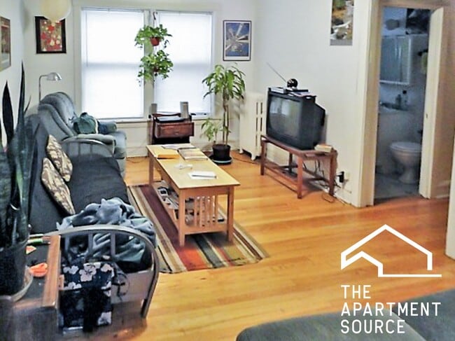 514 W Cornelia Ave, Unit 204 in Chicago, IL - Building Photo - Building Photo